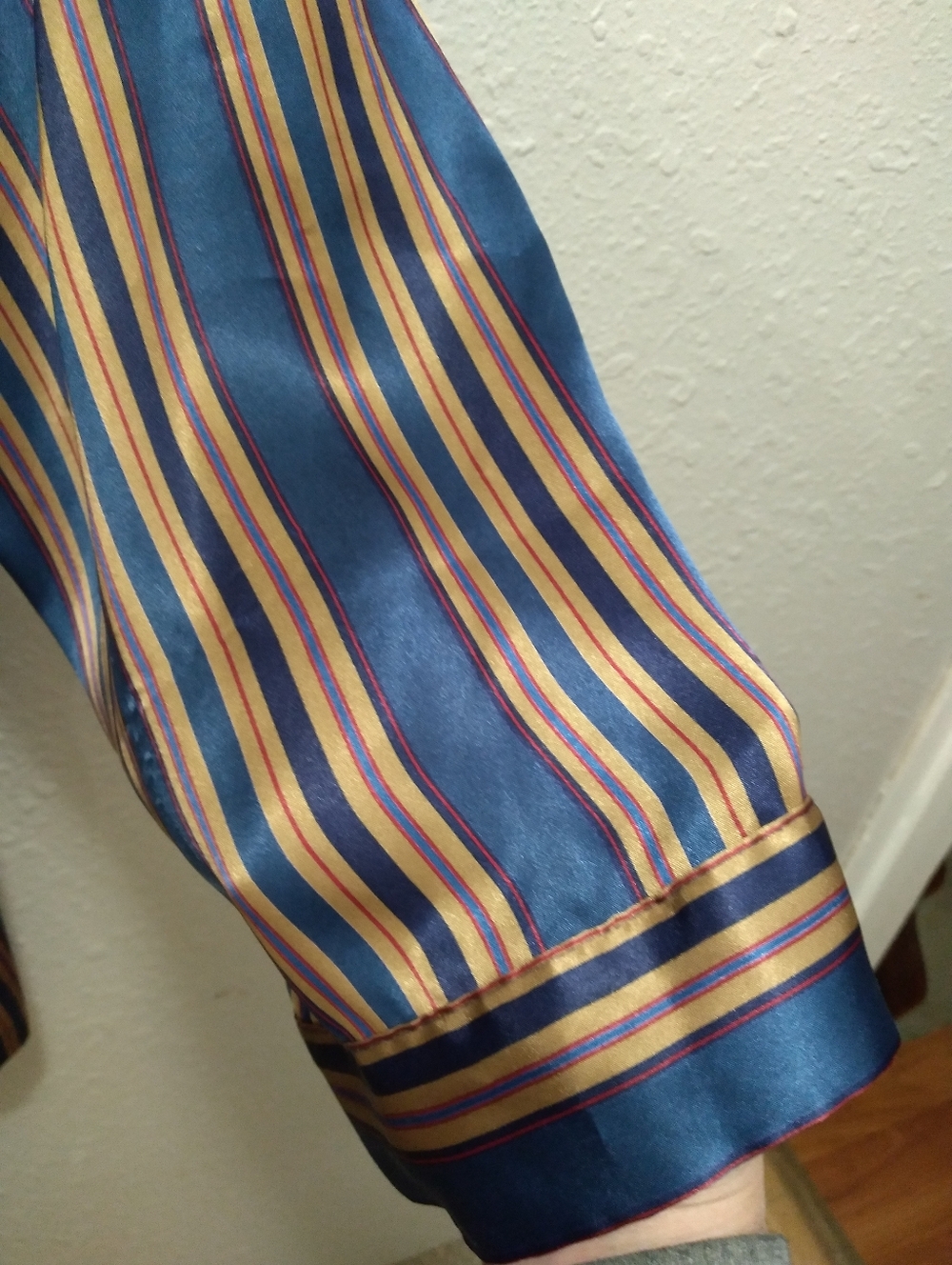 VS Satin Robe - Picture 3 of 7